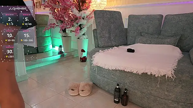 LoonaNyx online show from December 15, 11:36 am