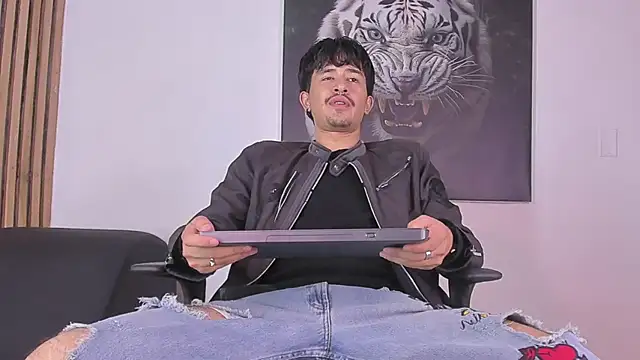 Snapshot of DimitriDeluxe chatting on September 26, 9:41 pm DimitriDeluxe online show from September 26, 9:41 pm