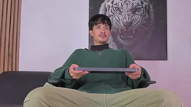 Snapshot of DimitriDeluxe chatting on September 27, 7:52 pm DimitriDeluxe online show from September 27, 7:52 pm