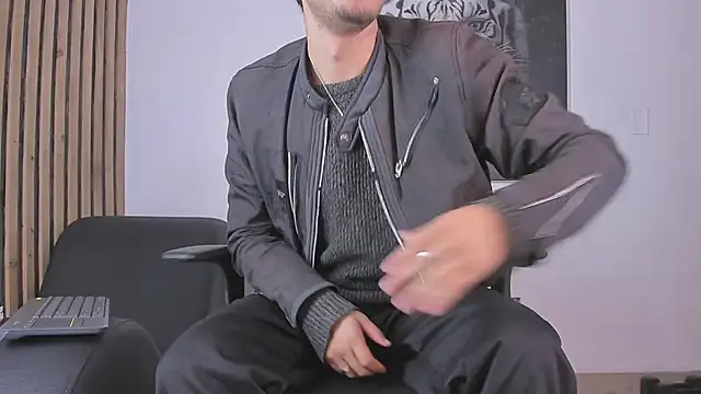 Snapshot of DimitriDeluxe chatting on October 3, 8:17 pm DimitriDeluxe online show from October 3, 8:17 pm