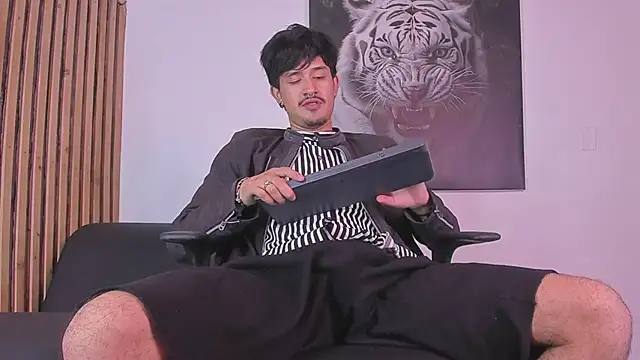 Snapshot of DimitriDeluxe chatting on October 7, 7:33 pm DimitriDeluxe online show from October 7, 7:33 pm