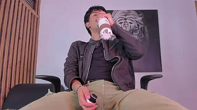 Snapshot of DimitriDeluxe chatting on October 9, 7:34 pm DimitriDeluxe online show from October 9, 7:34 pm