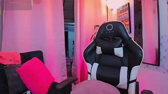 kim7  online show from April 4, 11:57 pm