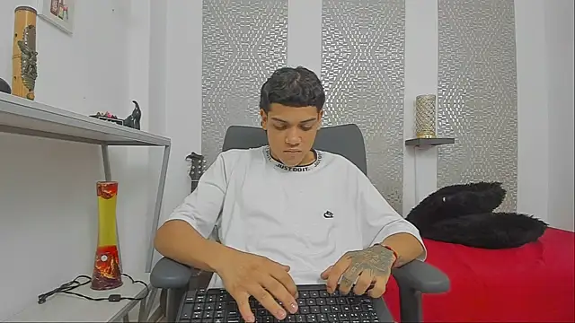 Snapshot of kinky_spice69 chatting on September 9, 6:29 pm kinky spice69 online show from September 9, 6:29 pm