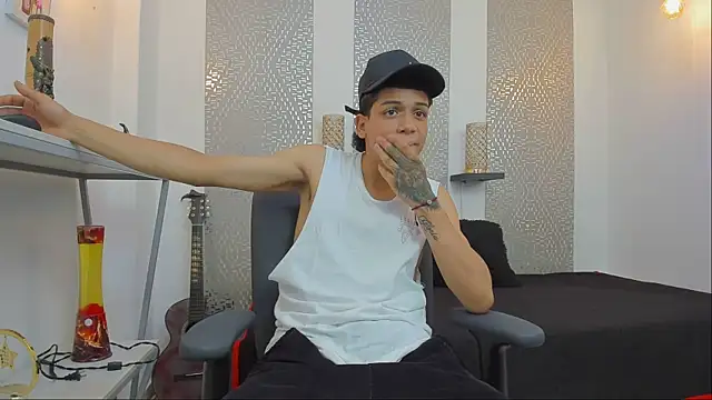 Snapshot of kinky_spice69 chatting on September 10, 7:03 pm kinky spice69 online show from September 10, 7:03 pm