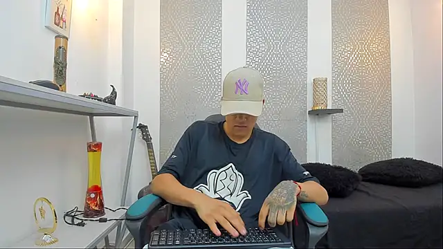 Snapshot of kinky_spice69 chatting on September 11, 7:03 pm kinky spice69 online show from September 11, 7:03 pm