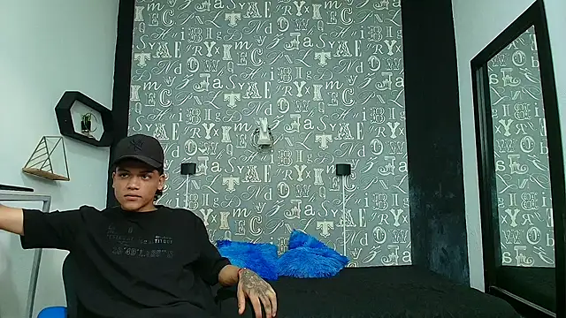 Snapshot of kinky_spice69 chatting on September 25, 6:33 pm kinky spice69 online show from September 25, 6:33 pm