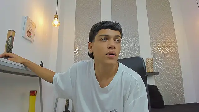 Snapshot of kinky_spice69 chatting on October 3, 12:13 pm kinky spice69 online show from October 3, 12:13 pm