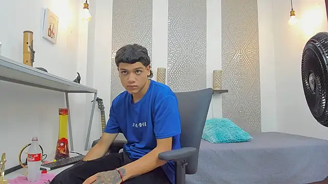 Snapshot of kinky_spice69 chatting on October 8, 12:14 pm kinky spice69 online show from October 8, 12:14 pm