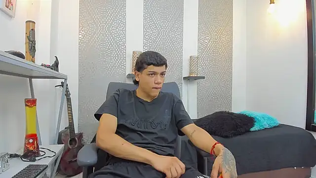 Snapshot of kinky_spice69 chatting on October 9, 12:14 pm kinky spice69 online show from October 9, 12:14 pm