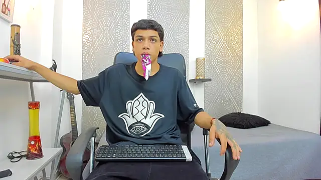 Snapshot of kinky_spice69 chatting on October 11, 11:31 am kinky spice69 online show from October 11, 11:31 am