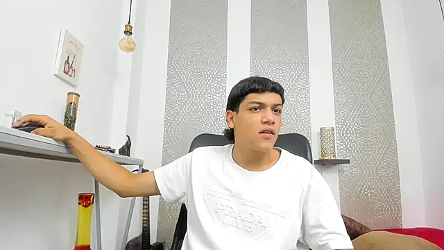 Snapshot of kinky_spice69 chatting on October 18, 12:06 pm kinky spice69 online show from October 18, 12:06 pm