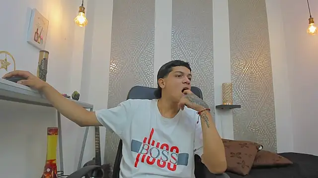 Snapshot of kinky_spice69 chatting on October 22, 12:16 pm kinky spice69 online show from October 22, 12:16 pm