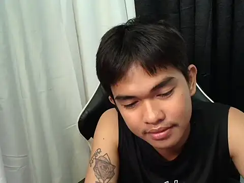 Snapshot of joncum4u chatting on July 8, 5:28 pm joncum4u online show from July 8, 5:28 pm