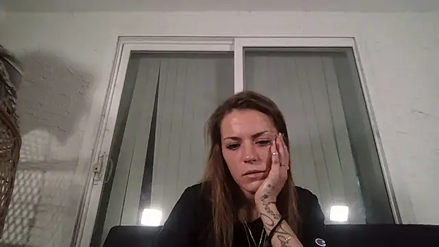 Snapshot of LaylaRainVIP chatting on September 16, 12:33 am LaylaRainVIP online show from September 16, 12:33 am