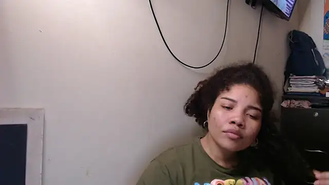 Snapshot of madelene chatting on December 8, 9:52 pm madelene online show from December 8, 9:52 pm