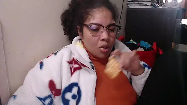 Snapshot of madelene chatting on February 16, 11:48 pm madelene online show from February 16, 11:48 pm