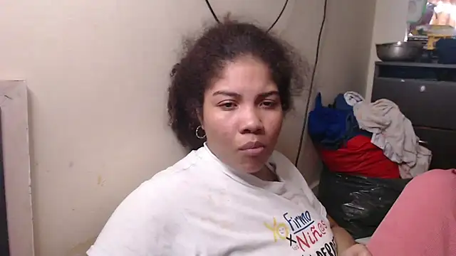 Snapshot of madelene chatting on February 23, 5:23 am madelene online show from February 23, 5:23 am