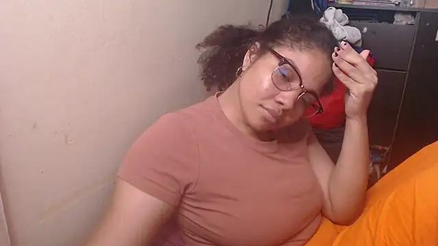 Snapshot of madelene chatting on February 24, 11:41 pm madelene online show from February 24, 11:41 pm