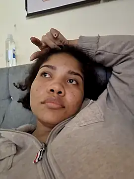 Snapshot of madelene chatting on March 11, 5:27 am madelene online show from March 11, 5:27 am