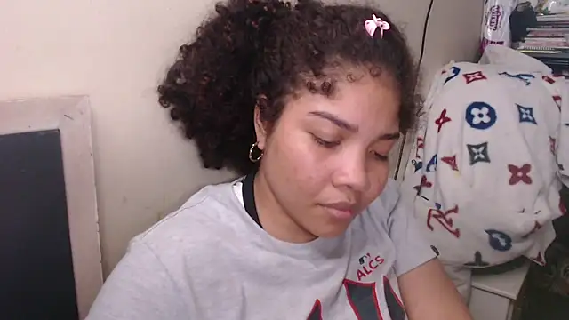 Snapshot of madelene chatting on March 15, 4:35 am madelene online show from March 15, 4:35 am