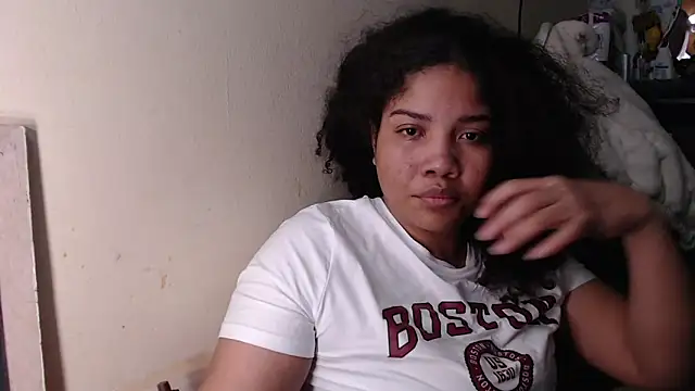 Snapshot of madelene chatting on March 21, 4:39 am madelene online show from March 21, 4:39 am