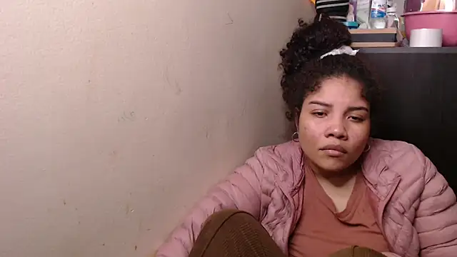 Snapshot of madelene chatting on September 23, 3:20 am madelene online show from September 23, 3:20 am