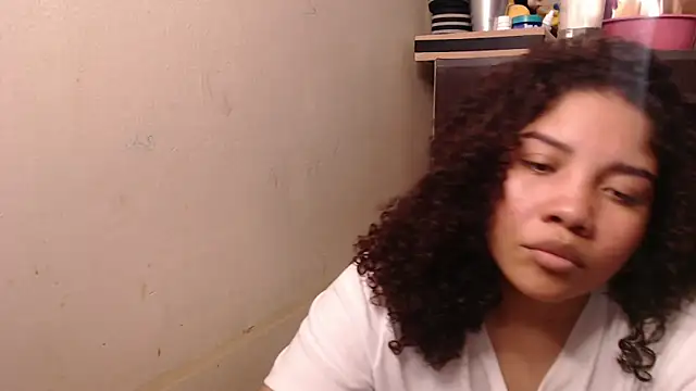 Snapshot of madelene chatting on September 29, 12:27 am madelene online show from September 29, 12:27 am