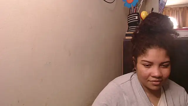 Snapshot of madelene chatting on October 5, 3:49 am madelene online show from October 5, 3:49 am