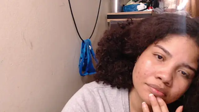 Snapshot of madelene chatting on November 25, 2:44 am madelene online show from November 25, 2:44 am