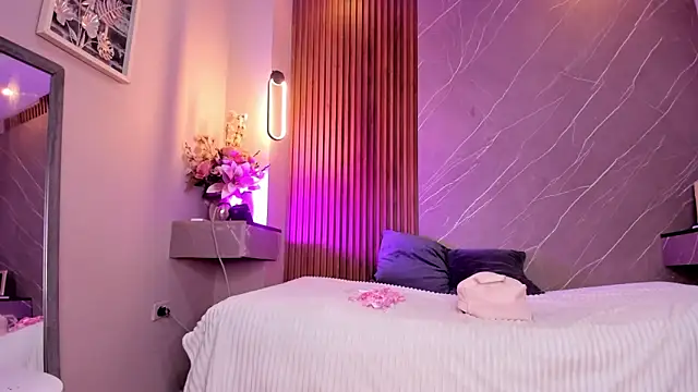 Snapshot of emma__rose1 chatting on September 18, 7:27 pm emma rose1 online show from September 18, 7:27 pm