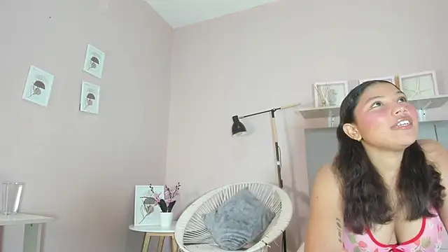 Snapshot of emma__rose1 chatting on September 24, 7:39 pm emma rose1 online show from September 24, 7:39 pm