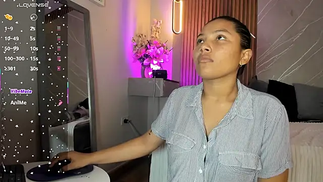 Snapshot of emma__rose1 chatting on October 12, 2:10 am emma rose1 online show from October 12, 2:10 am