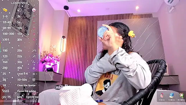 Snapshot of emma__rose1 chatting on October 16, 2:45 am emma rose1 online show from October 16, 2:45 am