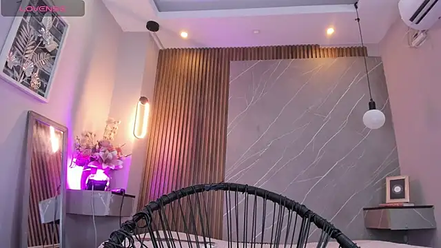 Snapshot of emma__rose1 chatting on November 25, 2:22 am emma rose1 online show from November 25, 2:22 am