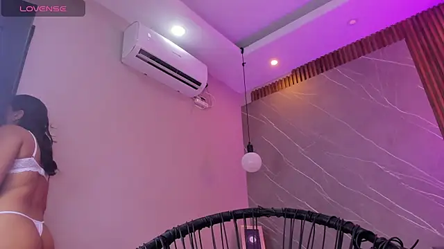 Snapshot of emma__rose1 chatting on November 28, 3:09 am emma rose1 online show from November 28, 3:09 am