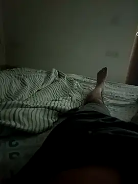 Snapshot of moonflower25 chatting on April 28, 7:52 pm moonflower25 online show from April 28, 7:52 pm