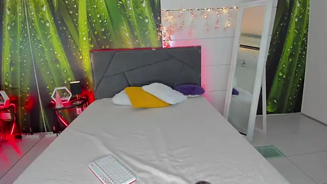 HollyTailors online show from September 11, 5:29 am