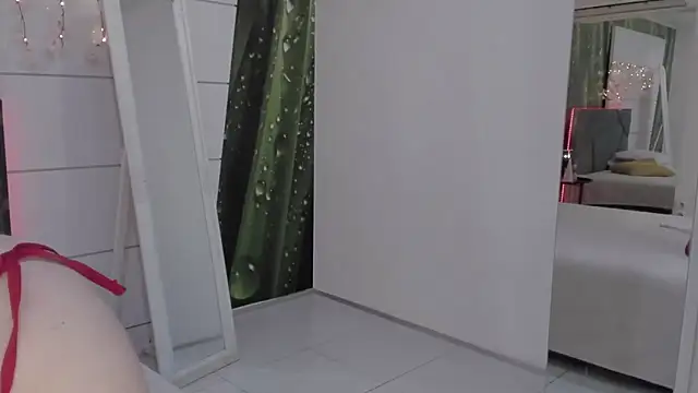 HollyTailors online show from April 2, 5:38 am