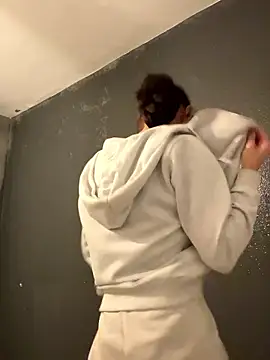 Emilia Mausi online show from February 23, 8:17 pm