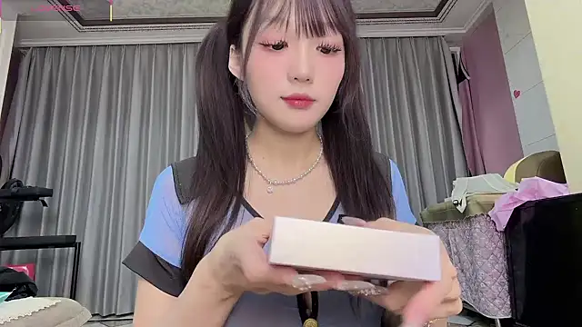 Snapshot of Yaya--728 chatting on December 22, 12:35 pm Yaya--728 online show from December 22, 12:35 pm