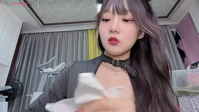 Snapshot of Yaya--728 chatting on January 16, 12:53 pm Yaya--728 online show from January 16, 12:53 pm