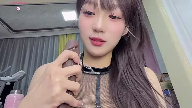 Snapshot of Yaya--728 chatting on February 9, 12:09 pm Yaya--728 online show from February 9, 12:09 pm