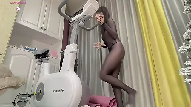 Snapshot of Yaya--728 chatting on February 13, 12:12 pm Yaya--728 online show from February 13, 12:12 pm