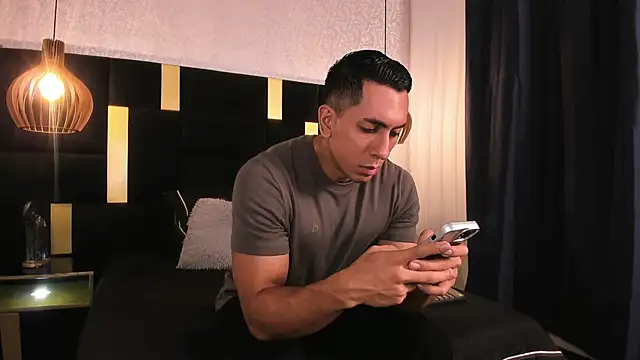 Lucio  Fox online show from April 5, 12:24 pm