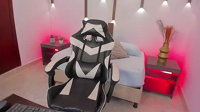 menny kiss online show from November 26, 2:23 am