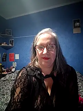 Feelineducentre online show from November 3, 9:05 pm