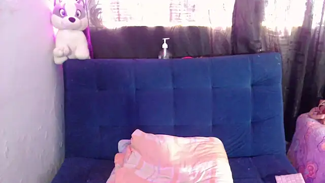 Snapshot of Megan_Gil_ chatting on April 24, 8:44 pm Megan Gil online show from April 24, 8:44 pm