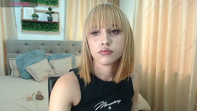 zohet kriss online show from October 16, 2:29 pm