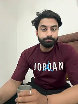 hottestboy03 online show from May 24, 6:51 am